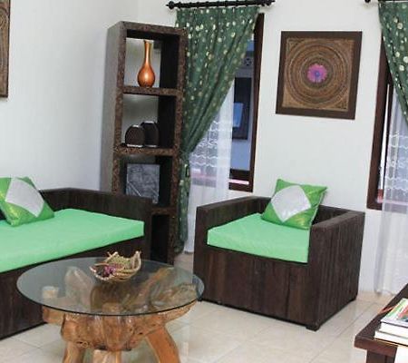 Pondok Villa Hotel Yogyakarta Rum bild